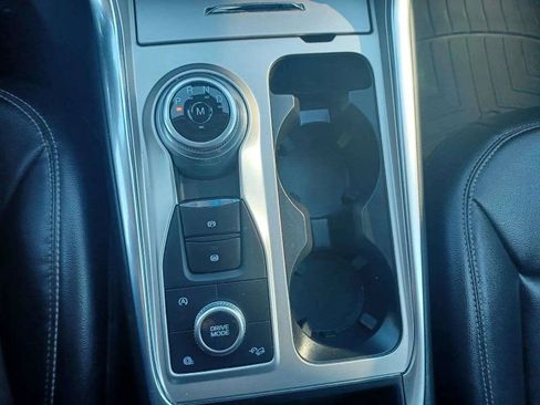 Used 2020 Ford Explorer XLT w/ Equipment Group 202A AWD/4WD image 21