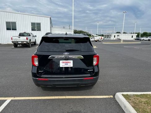 Used 2023 Ford Explorer XLT AWD/4WD image 4