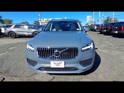 Used 2022 Volvo XC90 T6 Momentum w/ Climate Package