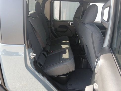 New 2025 Jeep Gladiator Sport image 18