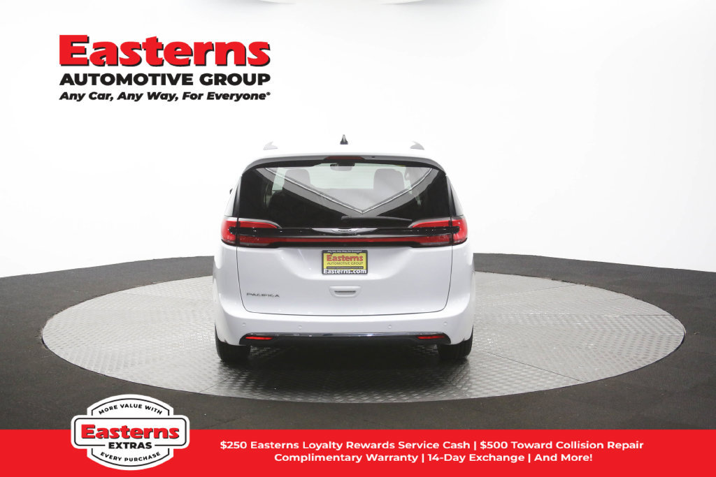 Used 2023 Chrysler Pacifica Touring-L FWD image 36