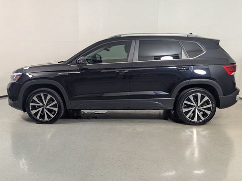 Used 2022 Volkswagen Taos SE FWD image 4