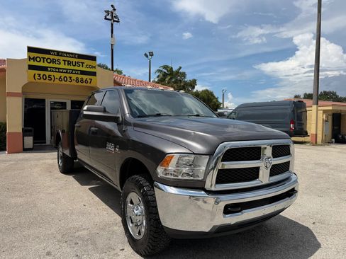 Used 2018 RAM 2500 Tradesman w/ Chrome Appearance Group AWD/4WD image 7