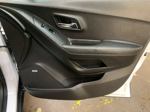 Used 2021 Chevrolet Equinox LT FWD image 21