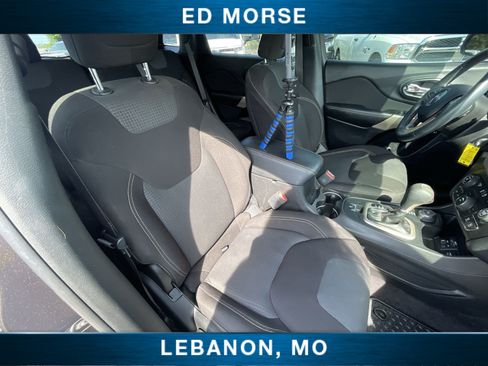 Used 2017 Jeep Cherokee Latitude w/ Cold Weather Group AWD/4WD image 24