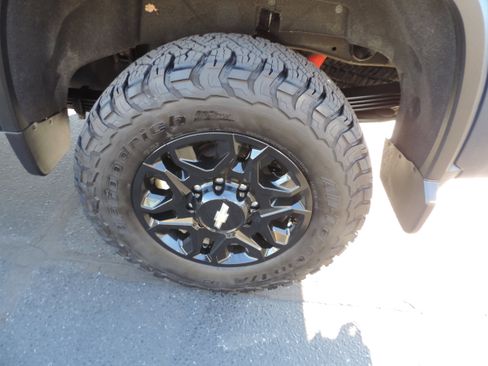 Used 2022 Chevrolet Silverado 2500 LTZ w/ LTZ Plus Package image 22