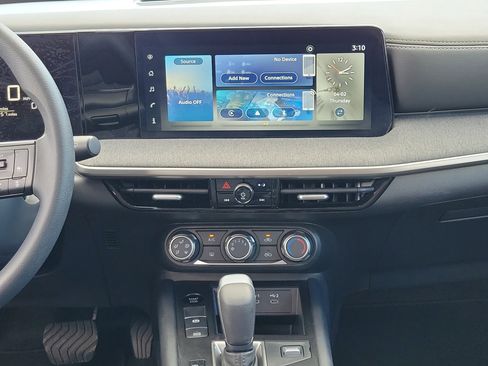 Used 2025 Nissan Kicks SV image 18