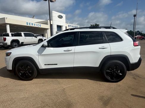 Used 2021 Jeep Cherokee Latitude Plus FWD image 2