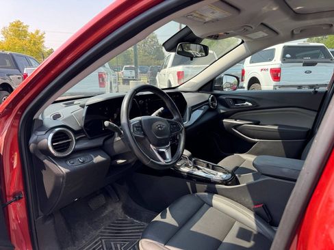 Used 2024 Chevrolet Trax ACTIV w/ Sunroof Package FWD image 11