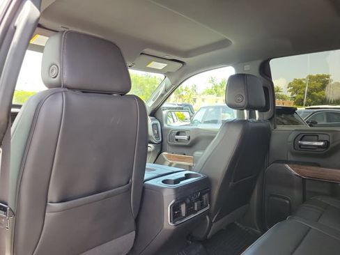 Used 2020 Chevrolet Silverado 1500 High Country w/ Technology Package RWD image 11