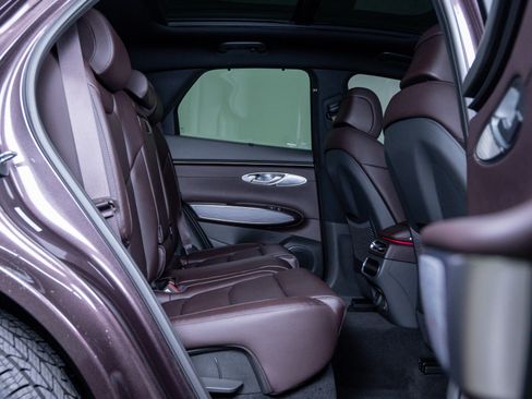 Used 2022 Genesis GV70 2.5T w/ Advanced Package image 12