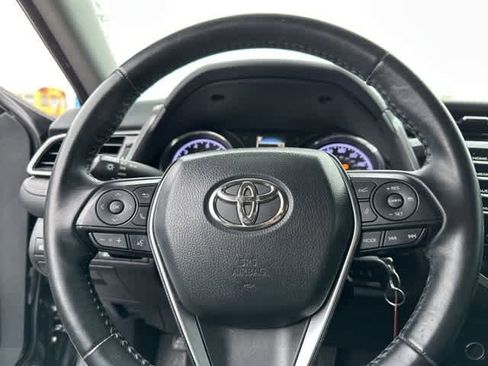 Used 2020 Toyota Camry SE image 9