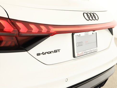 Used 2024 Audi e-tron GT Prestige image 31