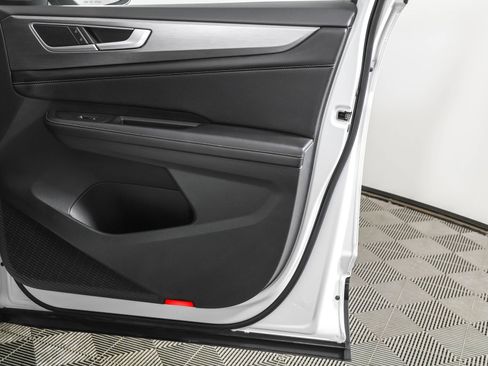 Used 2024 Volkswagen Atlas Cross Sport SE image 47