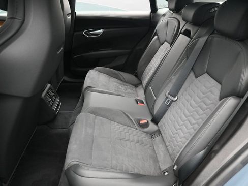 Used 2022 Audi e-tron GT Premium Plus image 29