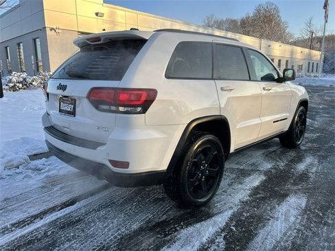 Used 2018 Jeep Grand Cherokee Laredo image 8