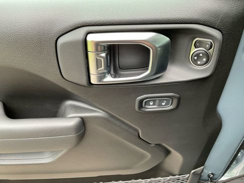 New 2025 Jeep Gladiator Sport image 8