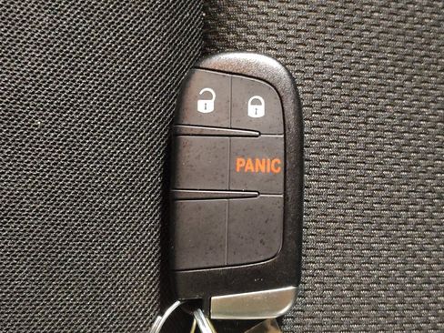 Used 2023 Jeep Renegade Latitude image 32