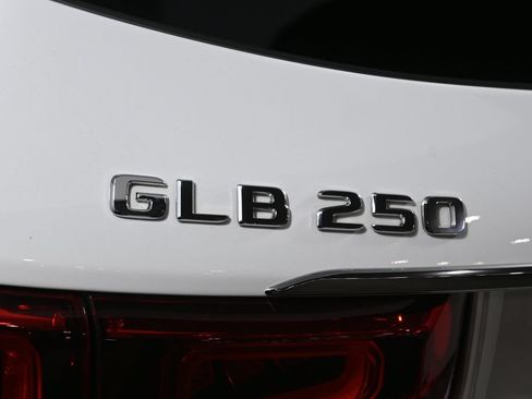 Certified 2022 Mercedes-Benz GLB 250 4MATIC image 39