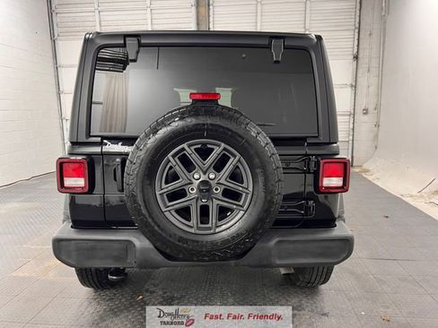 Used 2025 Jeep Wrangler Unlimited Sport AWD/4WD image 8