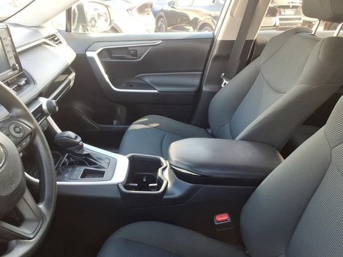 Used 2022 Toyota RAV4 LE FWD image 9