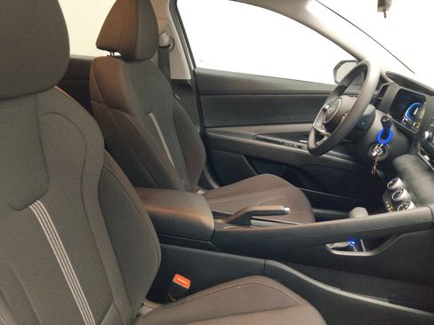 Used 2025 Hyundai Elantra SE FWD image 21