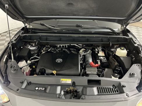 Used 2021 Toyota Highlander XLE AWD/4WD image 28
