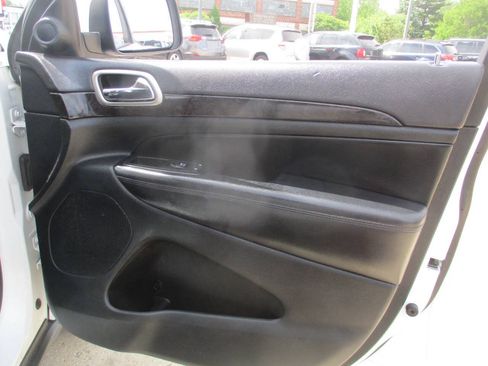 Used 2013 Jeep Grand Cherokee Laredo AWD/4WD image 29