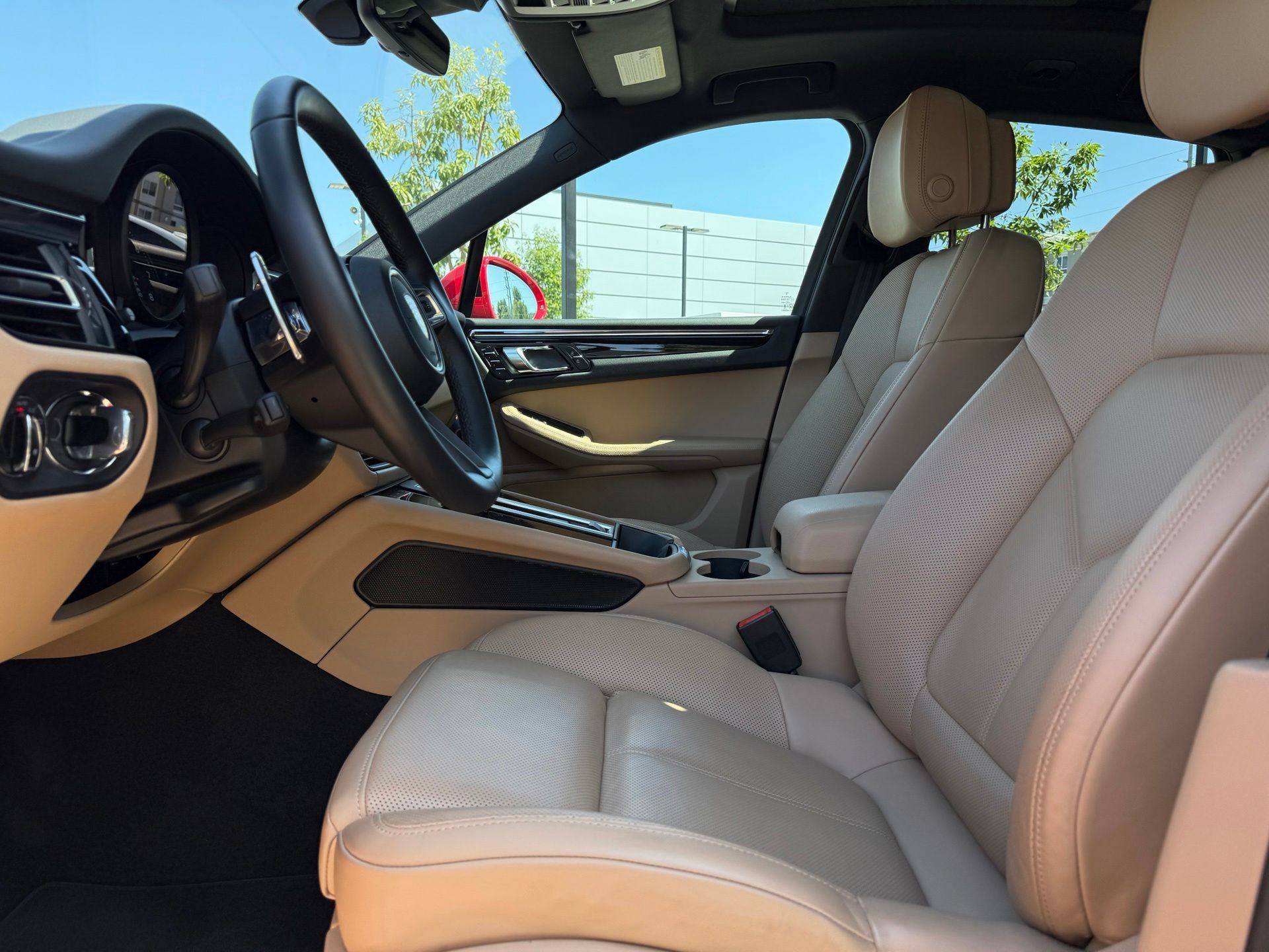 Certified 2026 Porsche Macan AWD/4WD image 13