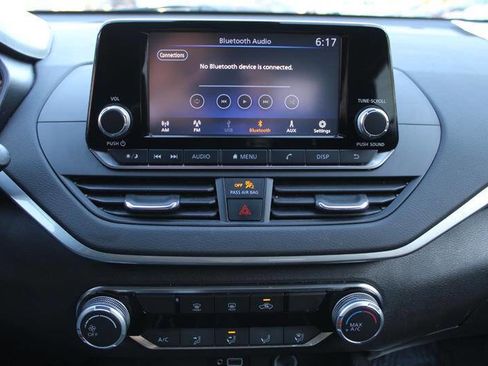 Used 2024 Nissan Altima 2.5 S FWD image 18