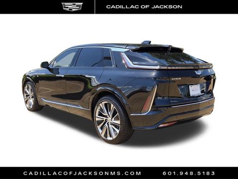 Certified 2024 Cadillac Lyriq Luxury AWD/4WD image 23