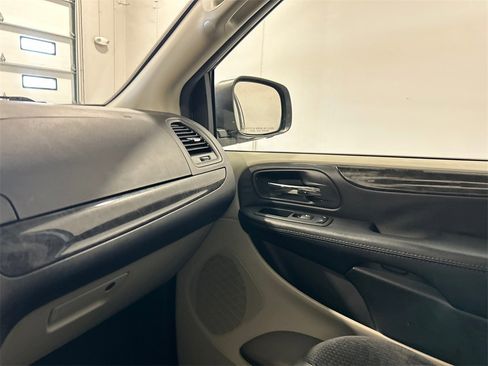 Certified 2018 Dodge Grand Caravan SE w/ UConnect Hands-Free Group image 25