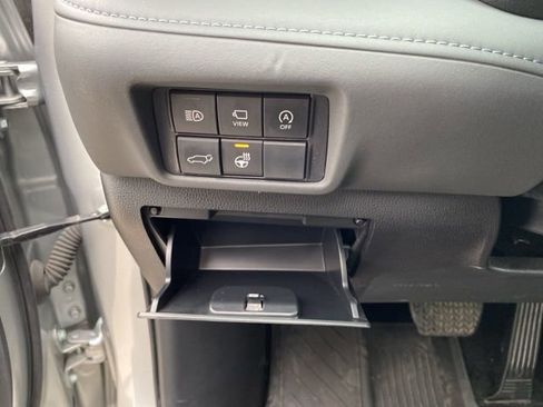 Used 2024 Toyota Highlander Platinum image 16