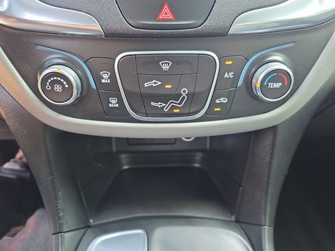 Used 2020 Chevrolet Equinox LS w/ LS Convenience Package FWD image 23