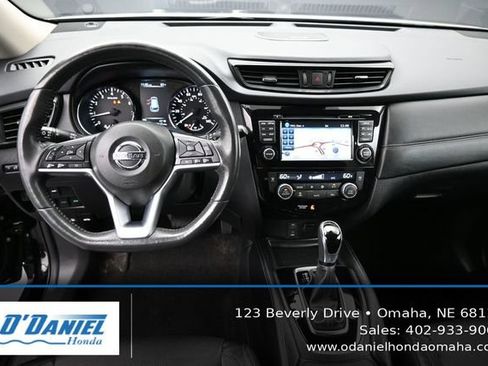 Used 2017 Nissan Rogue SL w/ SL Premium Package AWD/4WD image 26