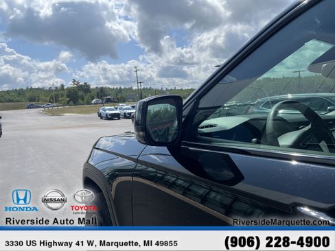 Used 2024 Jeep Grand Cherokee Altitude AWD/4WD image 5