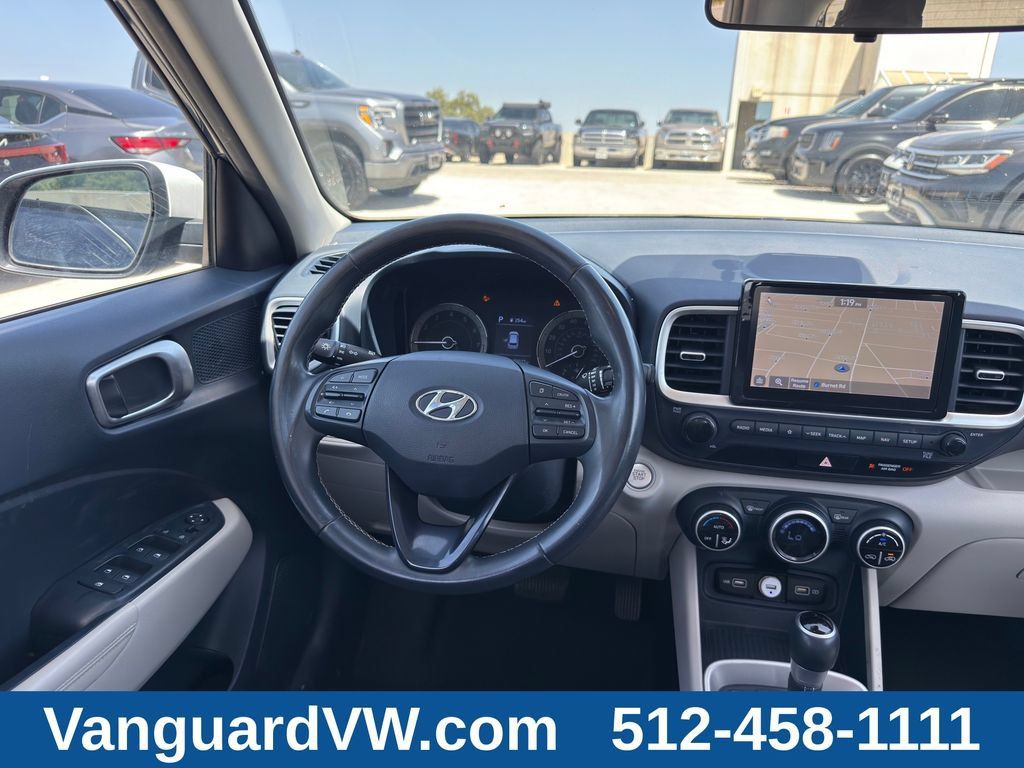 Used 2022 Hyundai Venue Limited FWD image 27