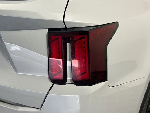 Used 2025 Kia Sorento S FWD image 34