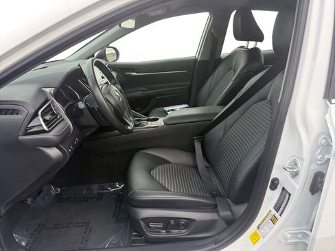 Used 2024 Toyota Camry SE image 10