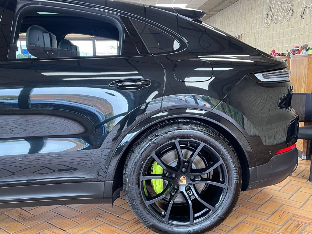Used 2025 Porsche Cayenne S AWD/4WD image 6
