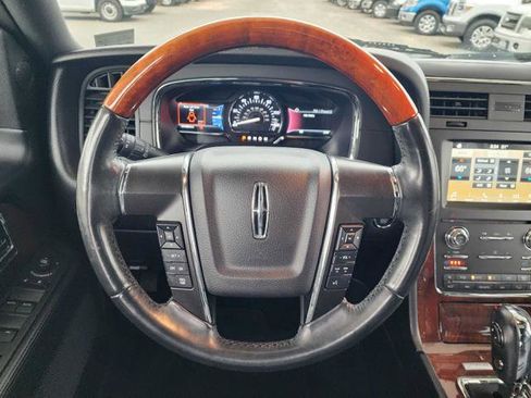 Used 2017 Lincoln Navigator Select image 25