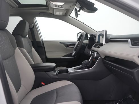 Used 2025 Toyota RAV4 XLE w/ Convenience Package image 11