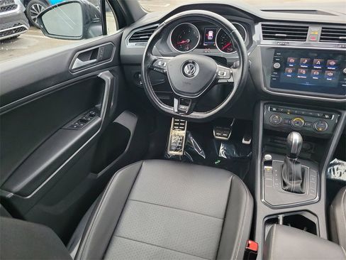 Certified 2021 Volkswagen Tiguan SE R-Line image 10