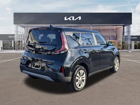 Certified 2023 Kia Soul LX image 4