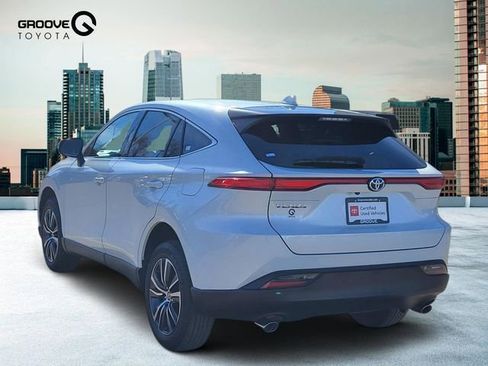 Used 2023 Toyota Venza LE image 3