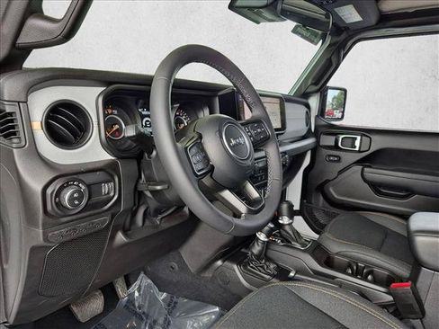 Used 2025 Jeep Gladiator Sport AWD/4WD image 10