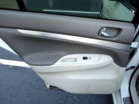 Used 2015 INFINITI Q40 w/ Moonroof Package image 12