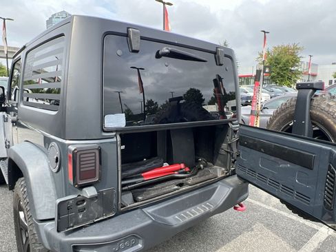 Used 2018 Jeep Wrangler Rubicon AWD/4WD image 23