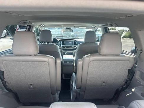 Used 2018 Toyota Highlander Limited AWD/4WD image 14