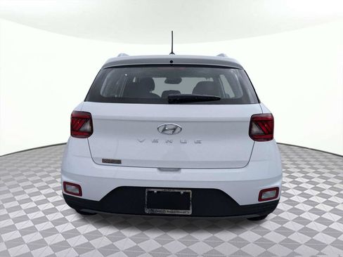 Used 2026 Hyundai Venue SEL FWD image 4